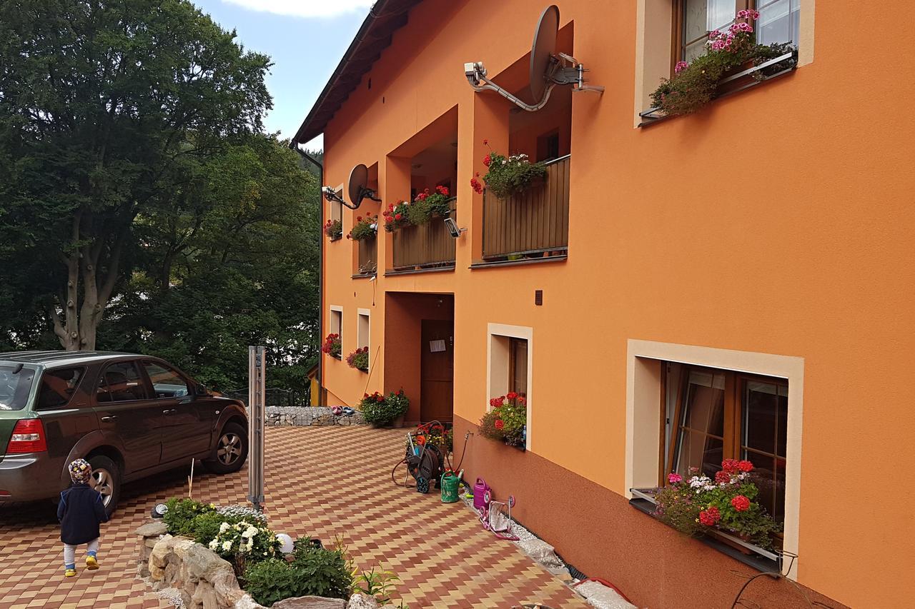 Apartments Kalyn Svoboda nad Úpou Esterno foto